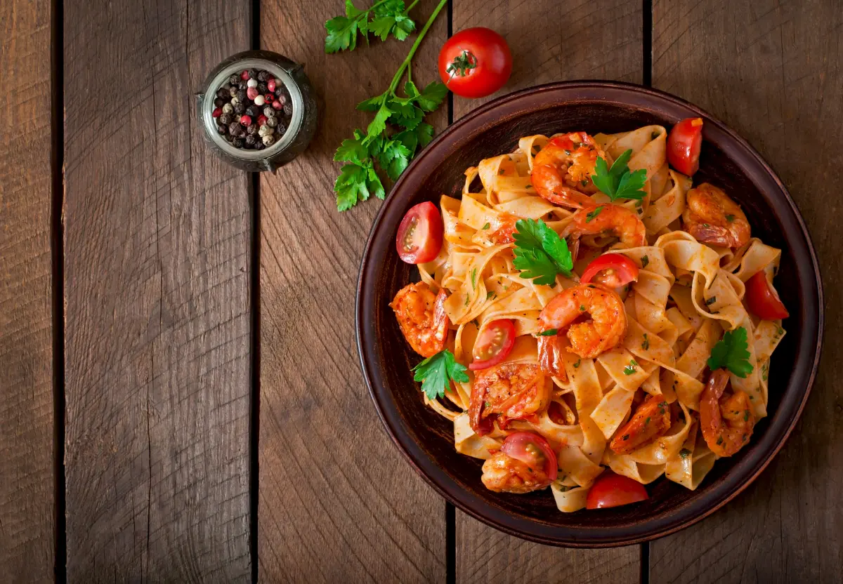zingara_fettuccine_garnele_tomate_kraueter
