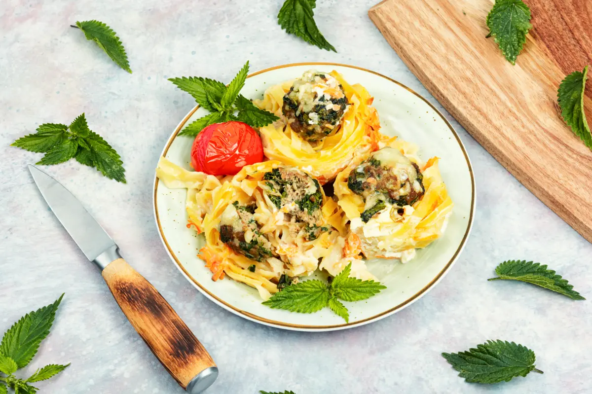 Tagliolini_Nudelnester_Frikaldelle_Brennessel