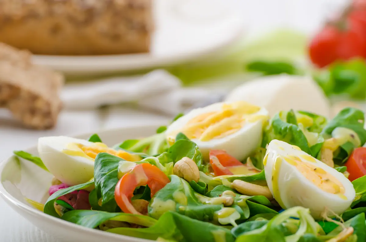 sonnenblumenoel_feldsalat_cashewkerne_ei