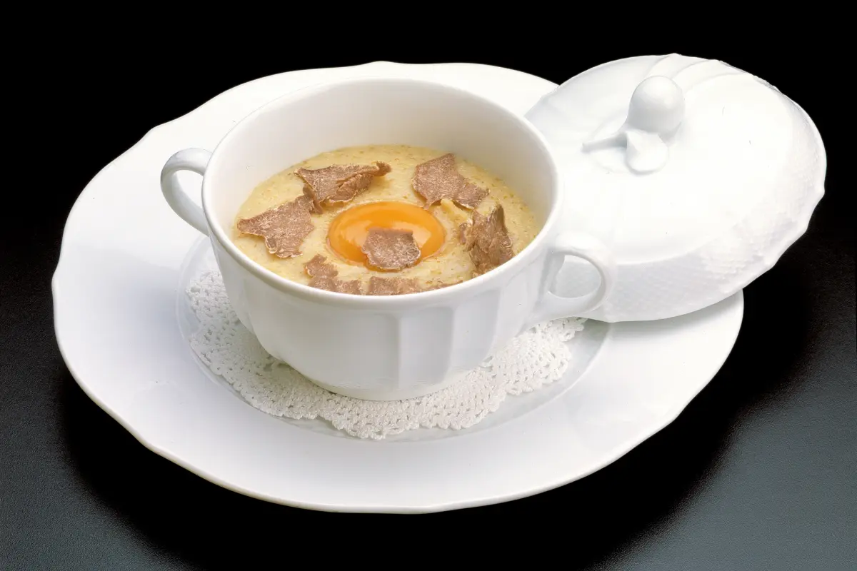 trueffel_butter_polenta_eigelb_trueffelscheiben_suppenschale