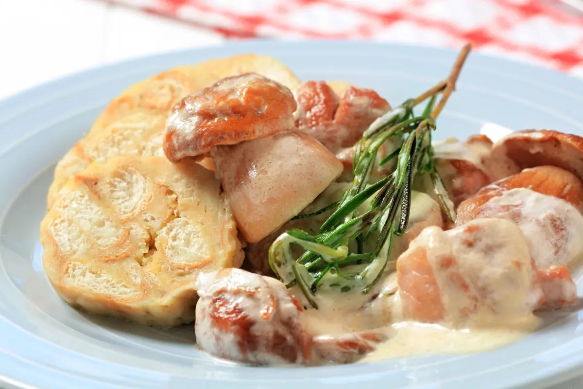 Steinpilz_sahnesauce_serviettenknoedel