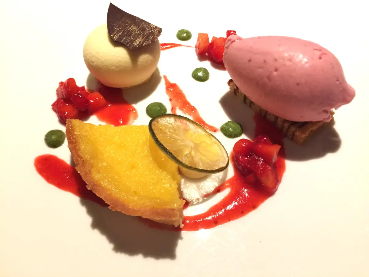 Dessert_variation_Rharbarber_zitronenkuchen_weisse_schokolade_emolino