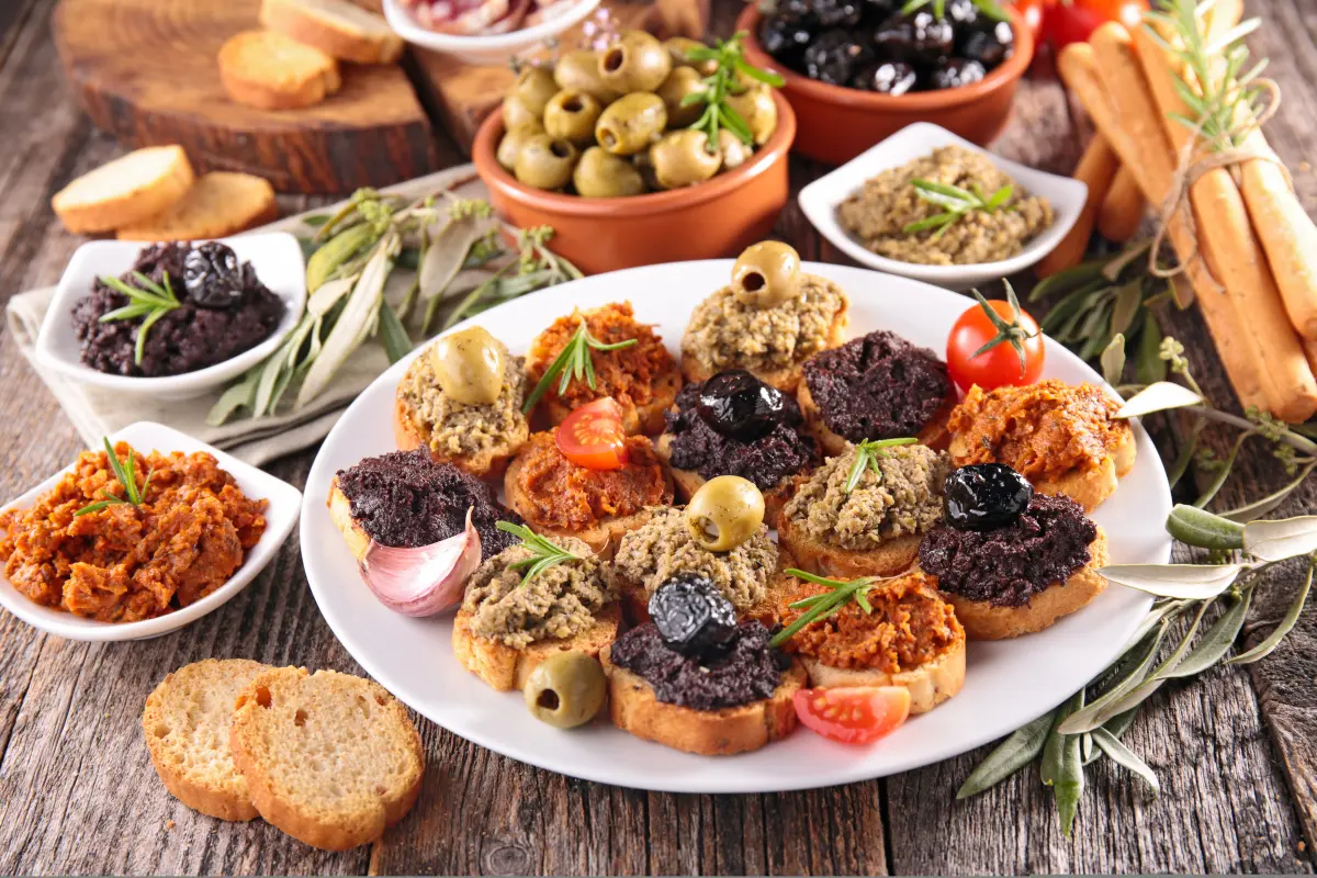 kalamata_tapenade_olivenpaste_canape_olive_grissini_vorspeise