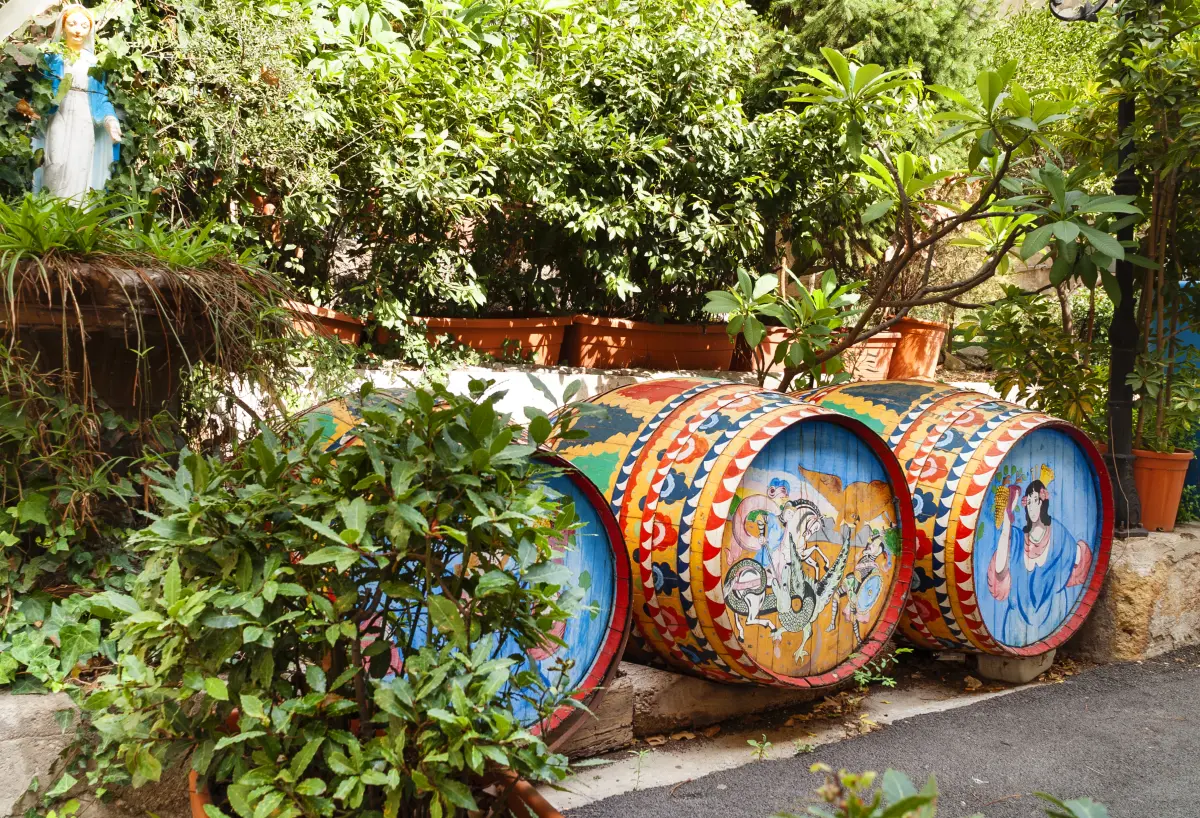 sizilien_traditionelle_weinfaesser_palermo