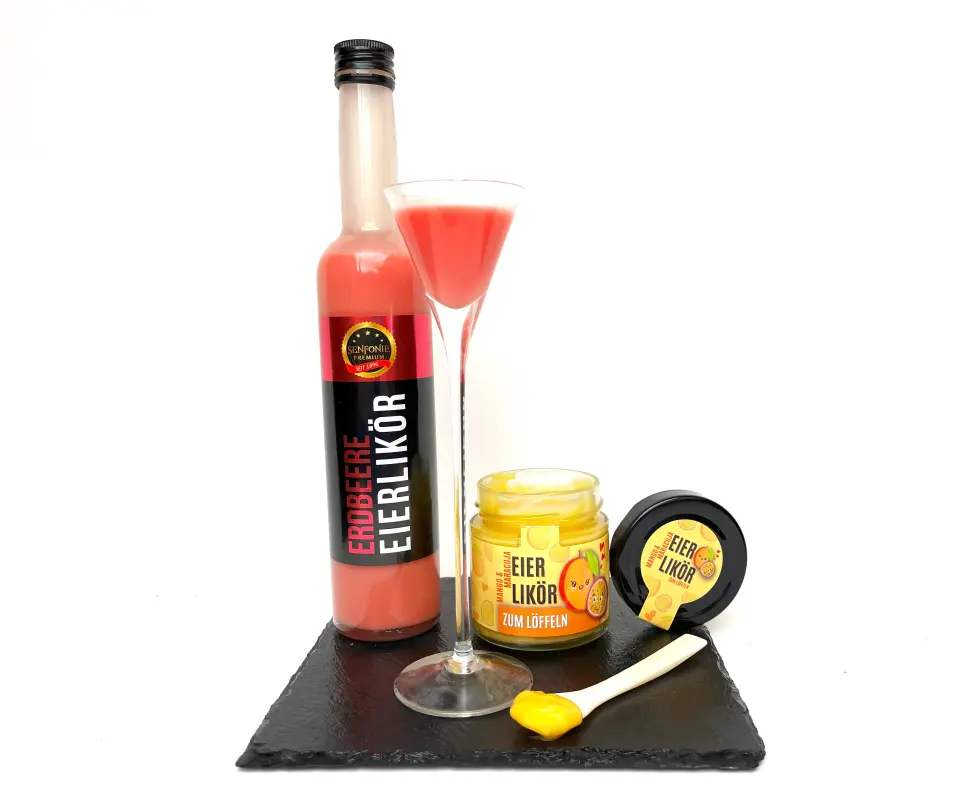 erdbeer_eierlikoer_zum_loeffeln_im_glas_schiefer_perlmutt_loeffel