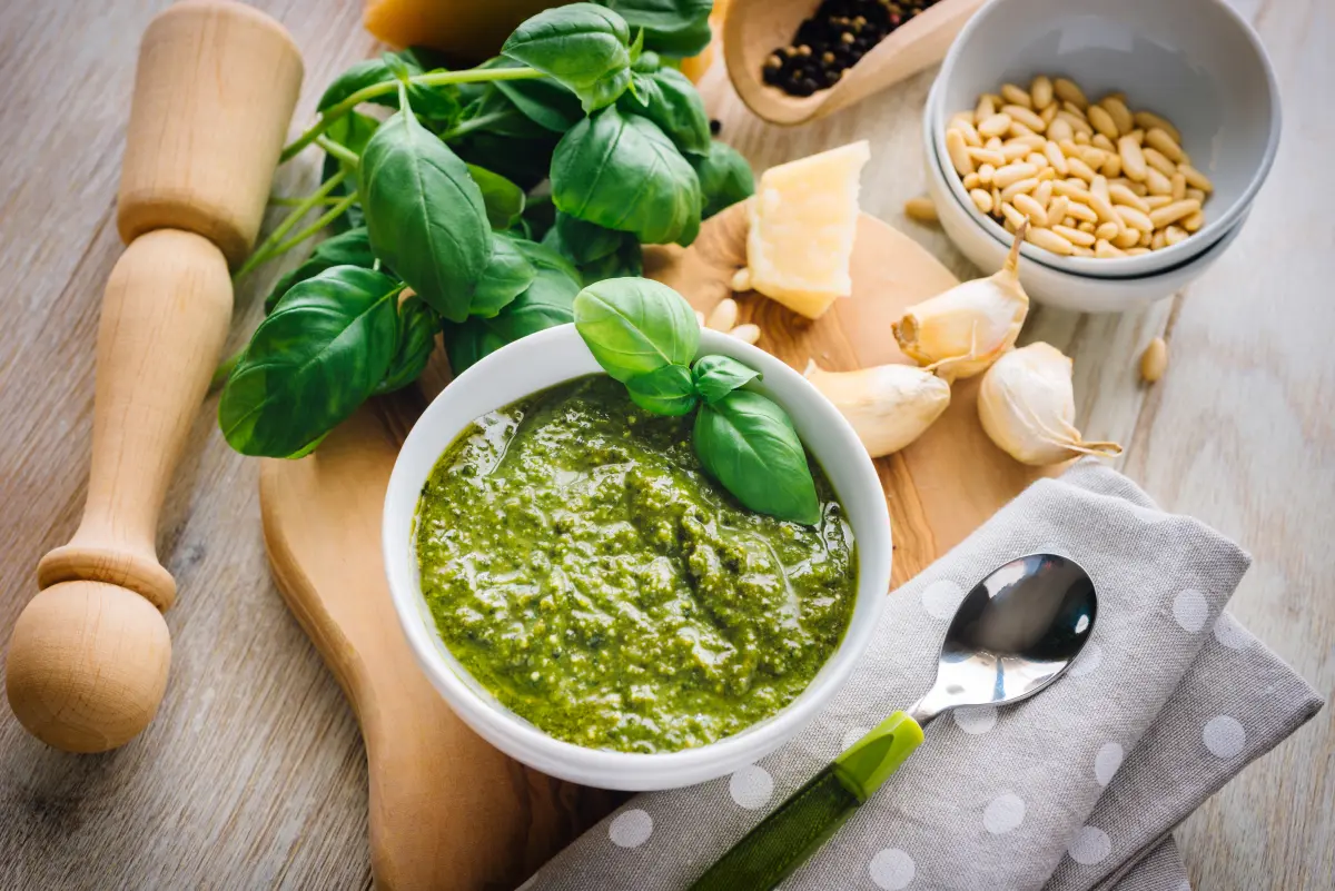 pesto_basilikum_trueffel_pinienkerne_olivenoel
