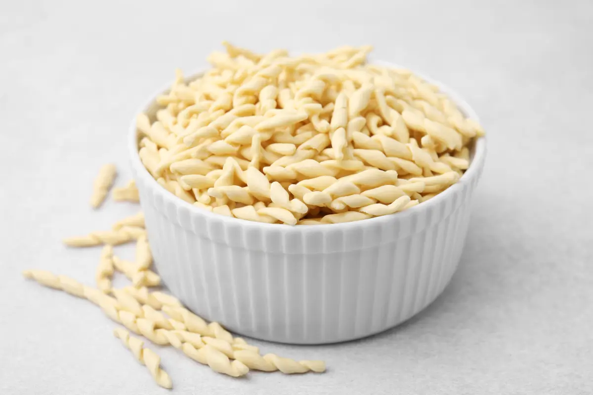 trofie_nudel_pasta_natur_porzellan_schale
