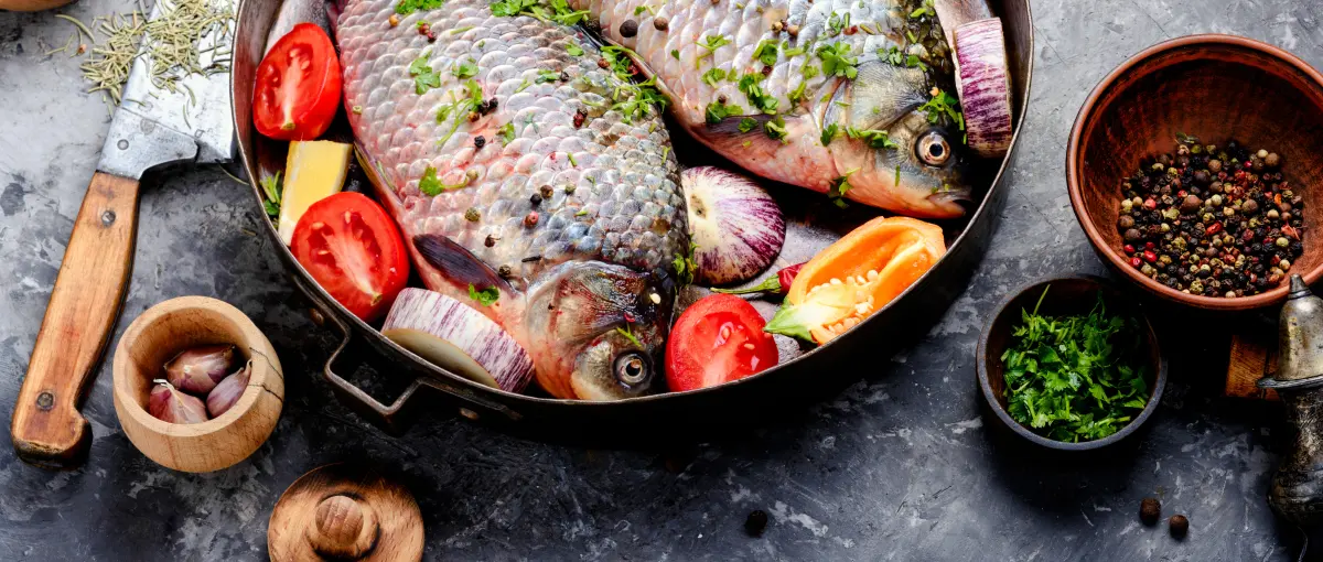 Pfeffer_ganz_Karpfen_Fisch_Gewuerze_kraueter