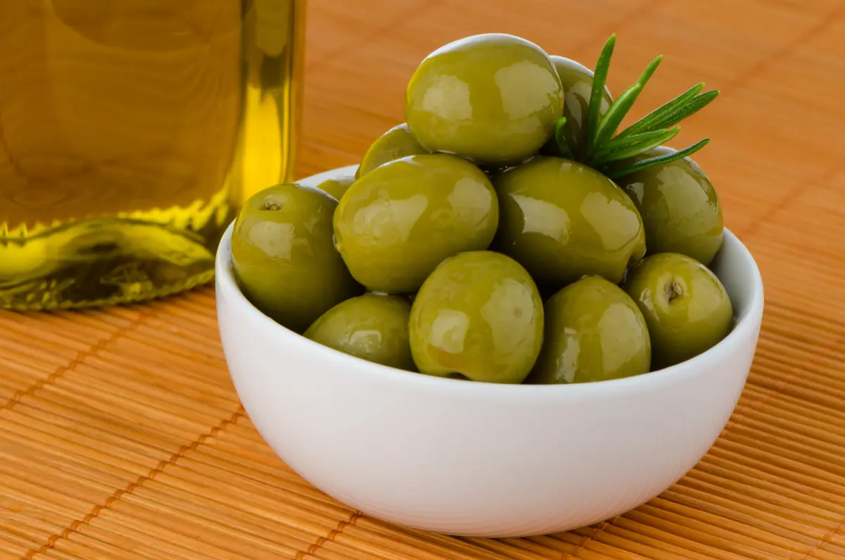 gruene_oliven_mediterran_keramik_schale