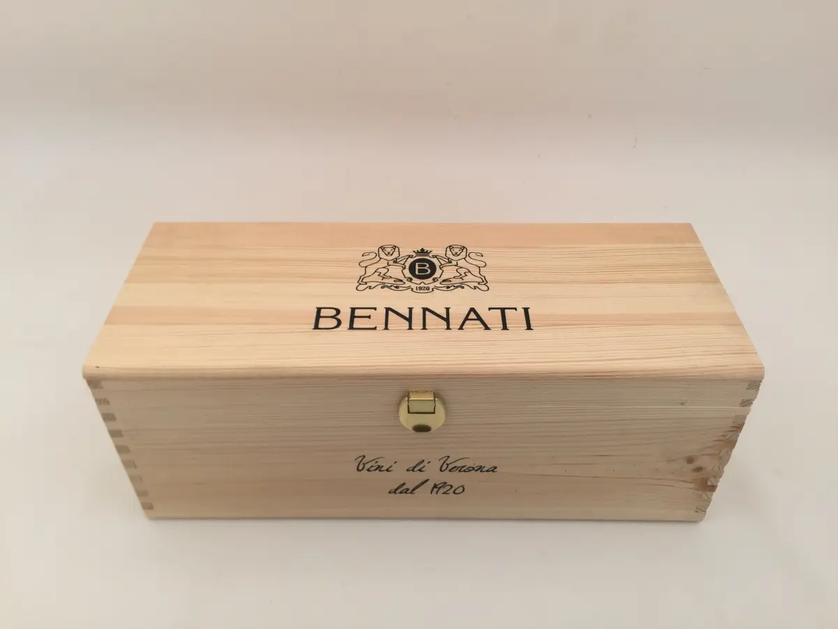 casa_vinicola_bennati_holzkisteAmarone della Valpolicella