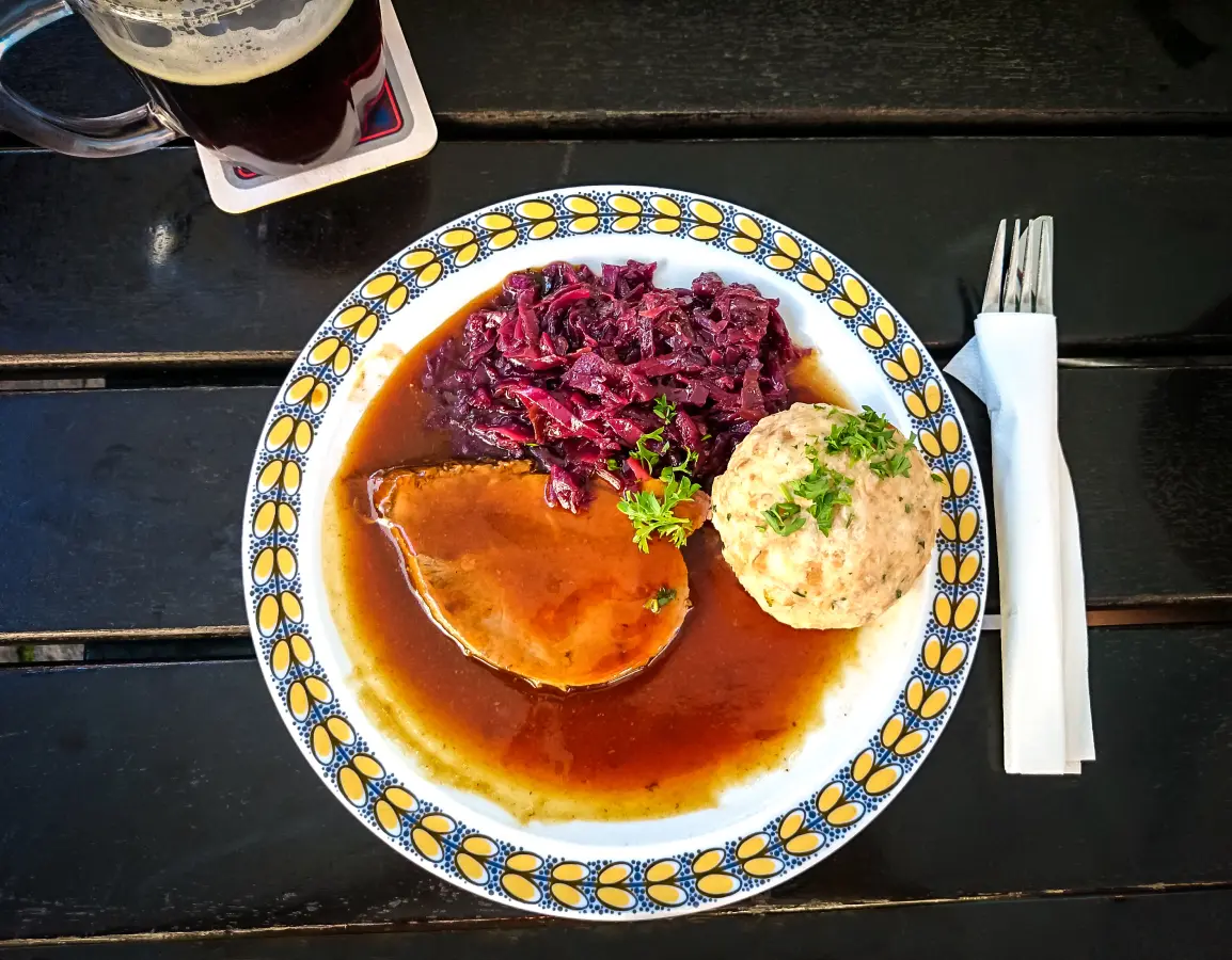 sauerbraten_gewuerz_bayerisch_semmelknoedel_blaukraut