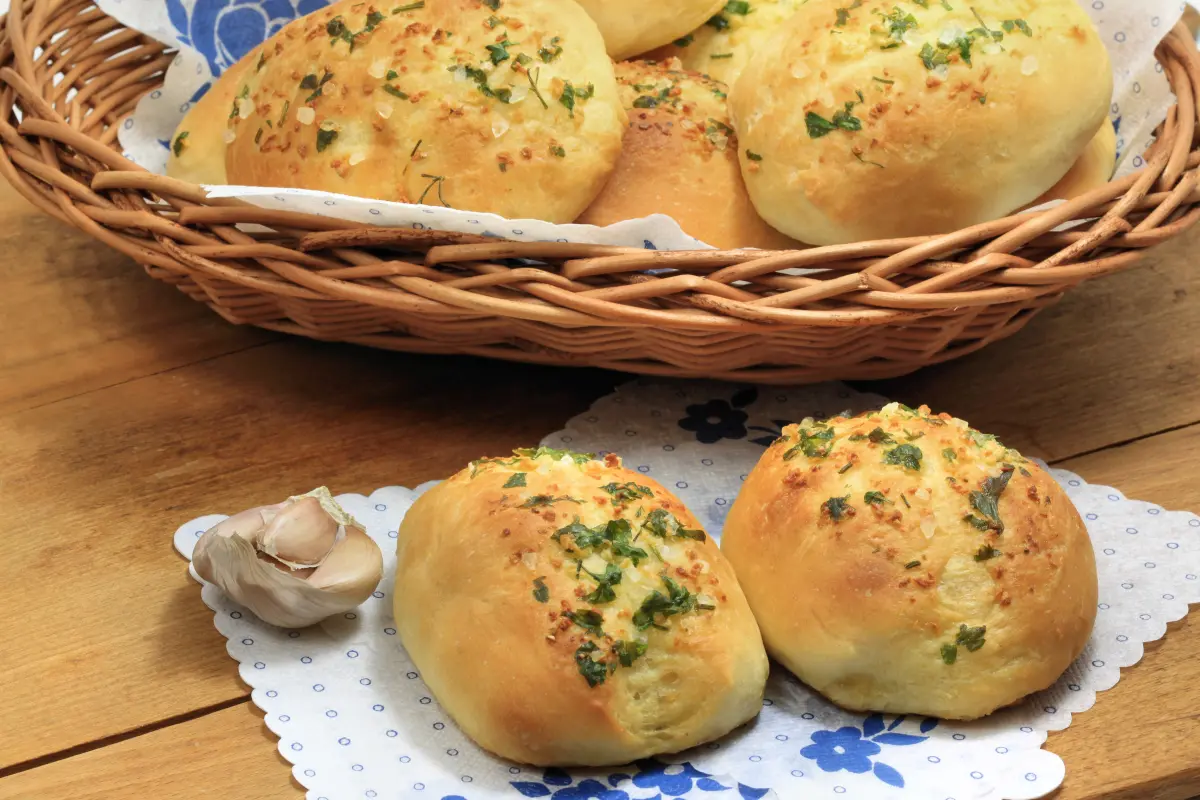 Knoblauch_Broetchen_Kraueter