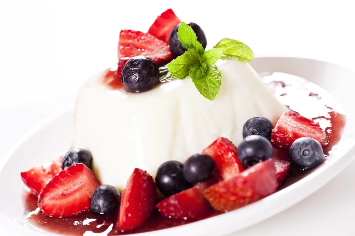 panna_cotta_erdbeeren_blaubeeren