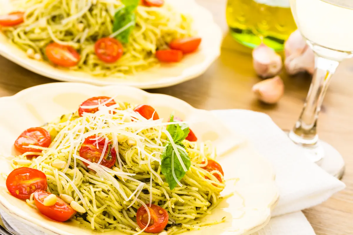 Tagliolini_Nudelnester_Pesto_Tomate