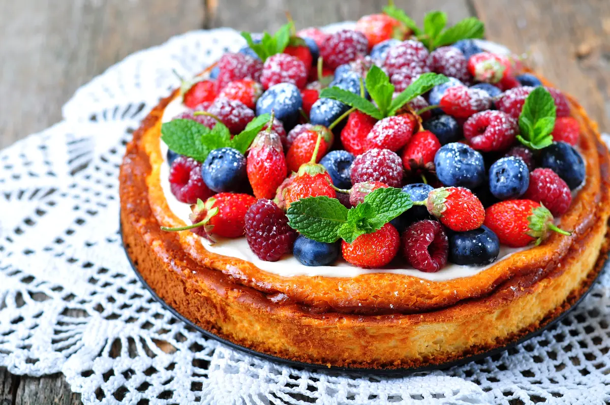minze_frische_beeren_kuchen