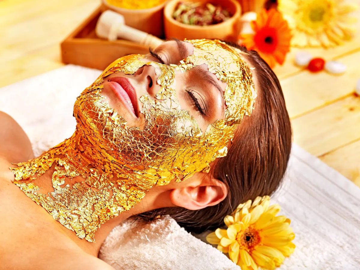 blattgold_beauty_wellness_gesichtsmaske_frau