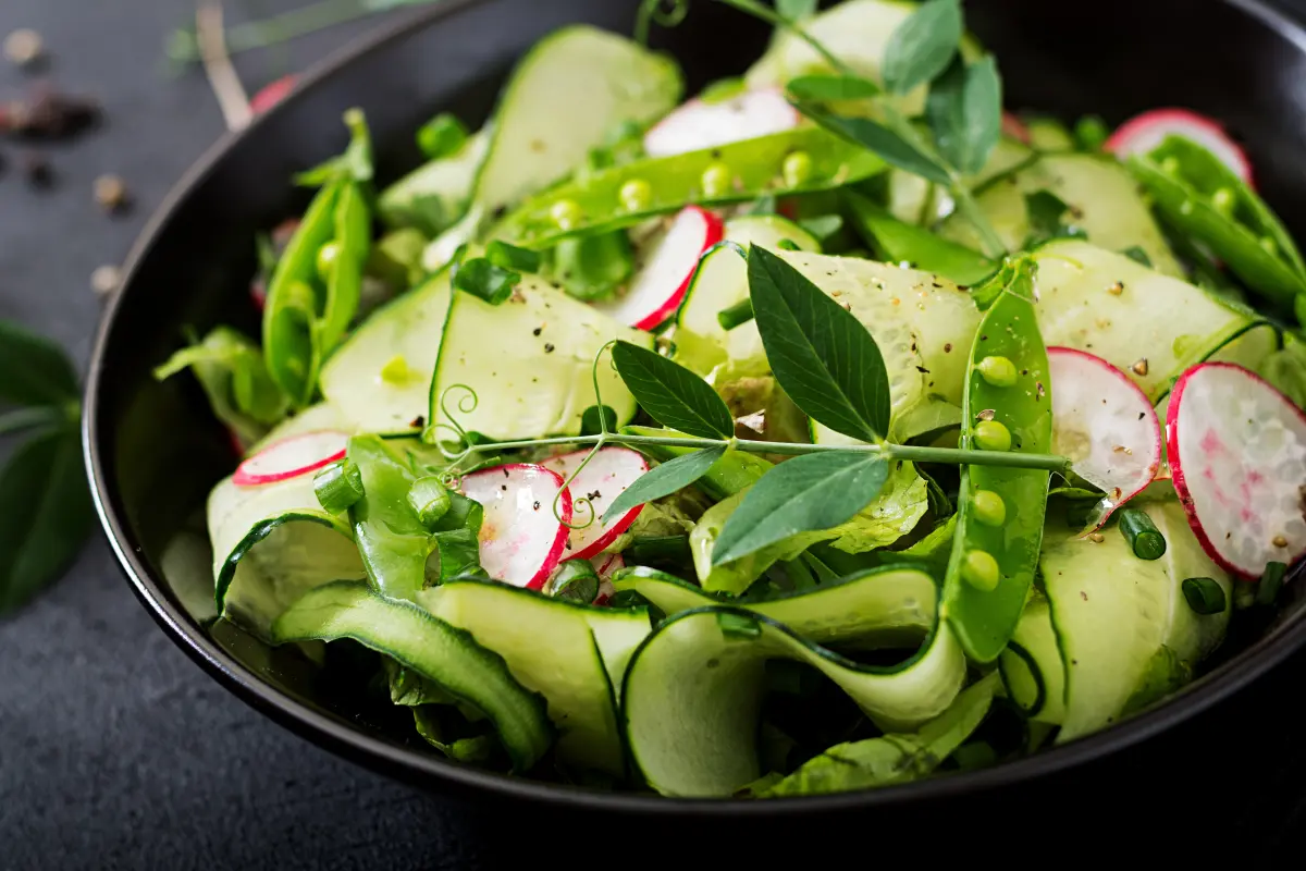 Erbsensalat_Gurken_Kraueter