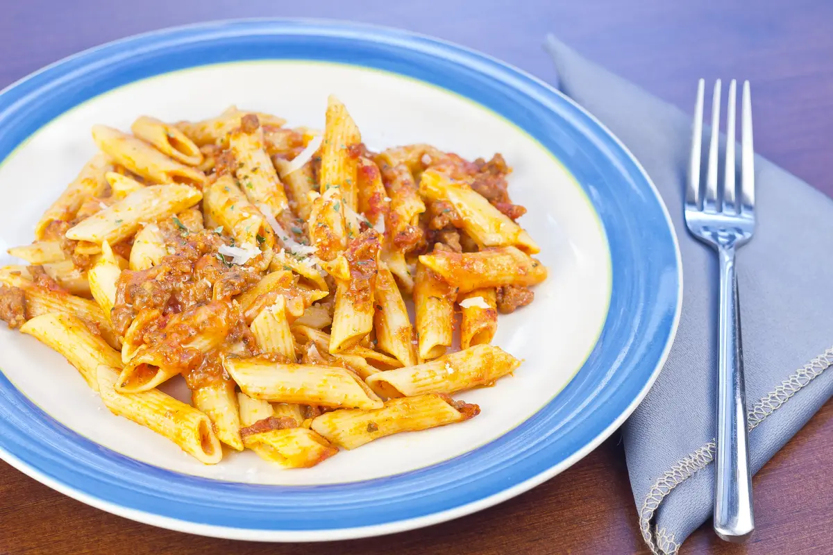 penne_hackfleischsauce_teller