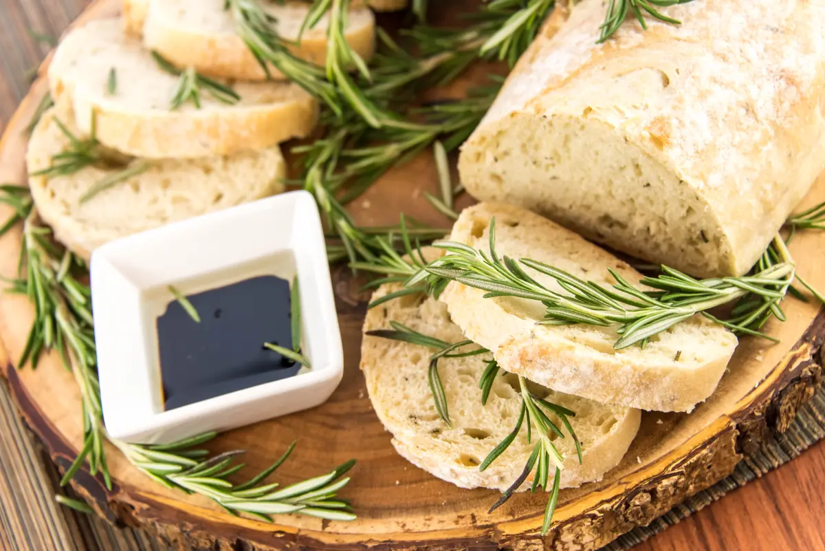 Balsamessig_trueffel_rosmarinbrot_olivenoel
